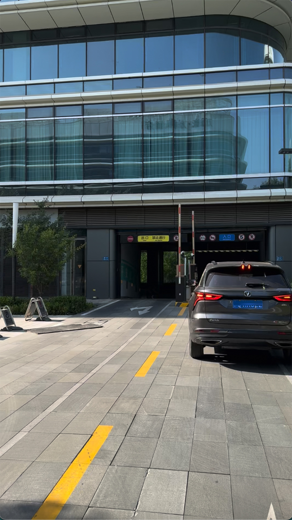大興機(jī)場(chǎng)停車到底選哪家？文鋒全流程服務(wù)更靠譜